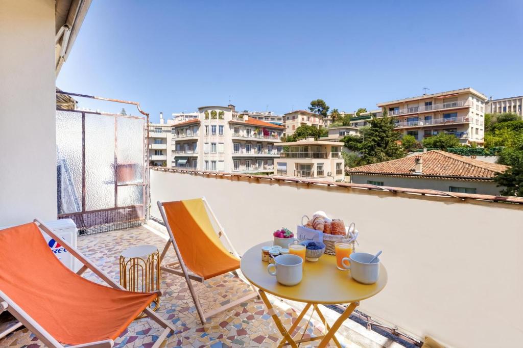 Lion Apt - Near City Center - Terrace - Happy Rentals