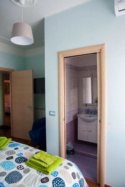 A bed or beds in a room at Alma b&b
