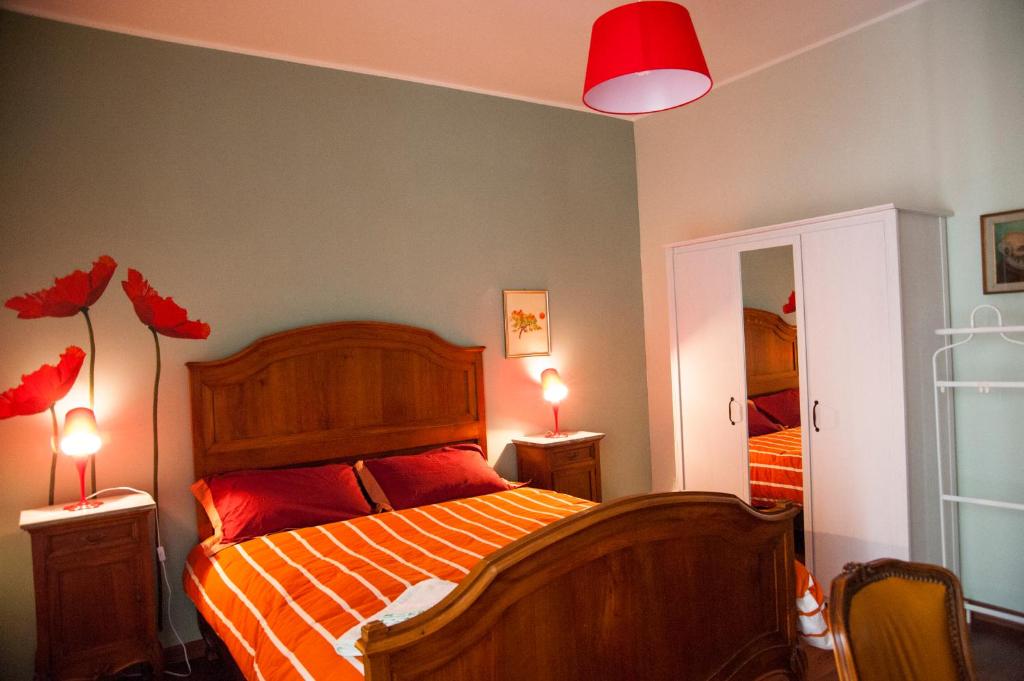 A bed or beds in a room at Alma b&b
