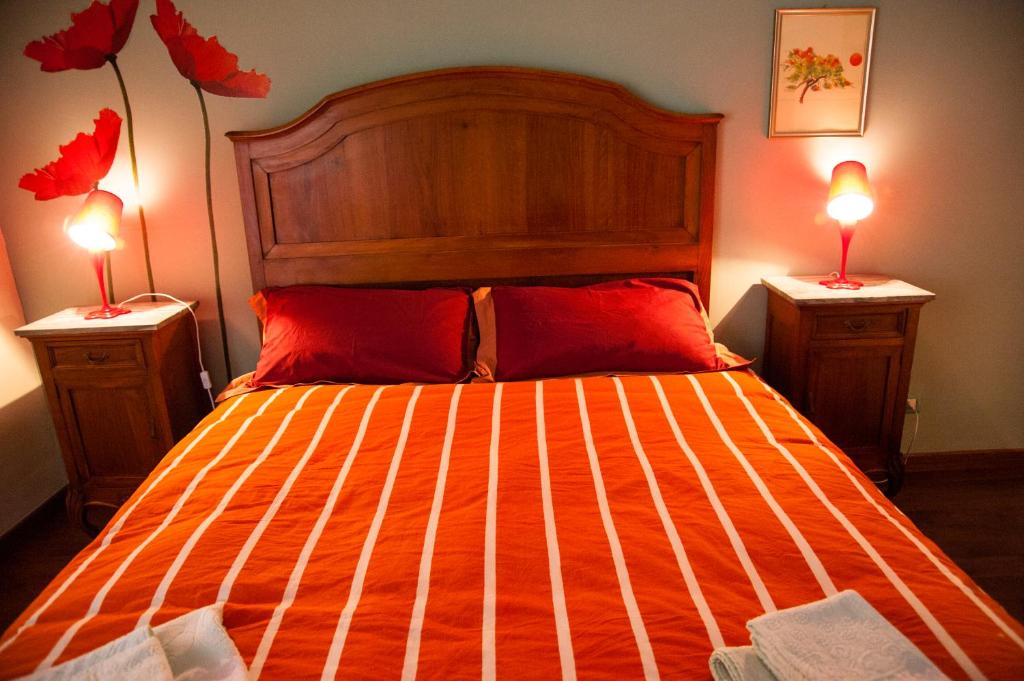 A bed or beds in a room at Alma b&b