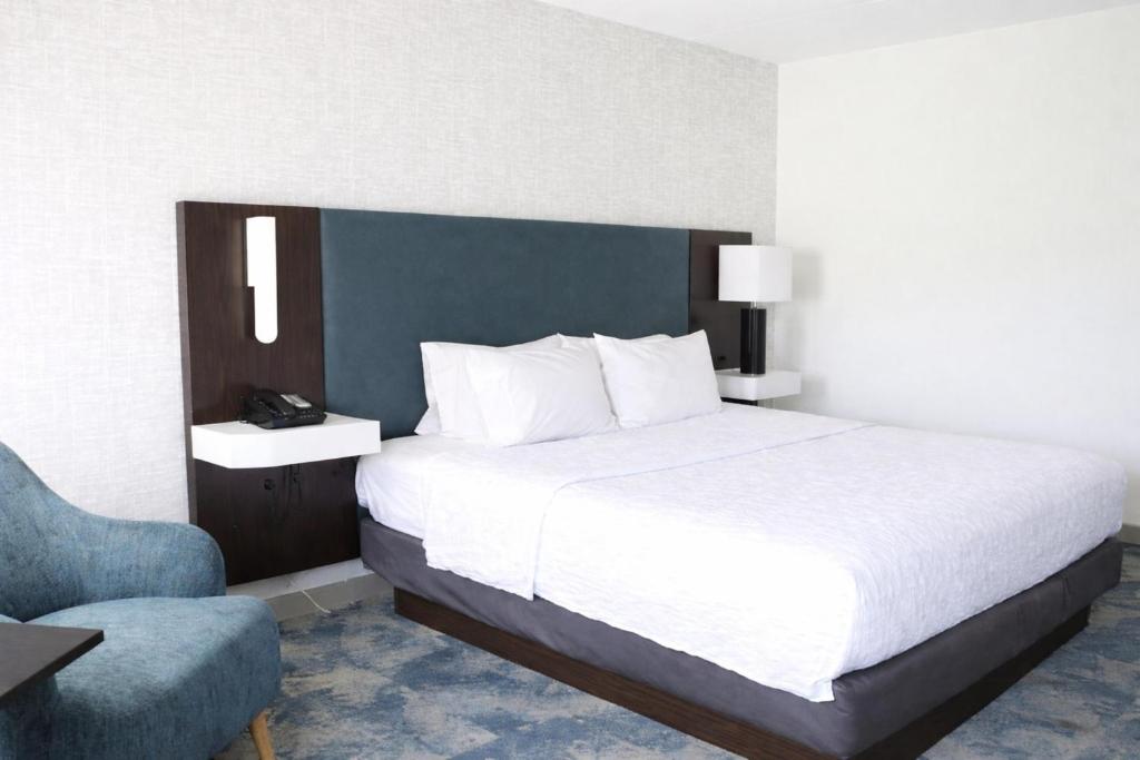 Hampton Inn Summersville - King Room With Shower - Non-Smoking