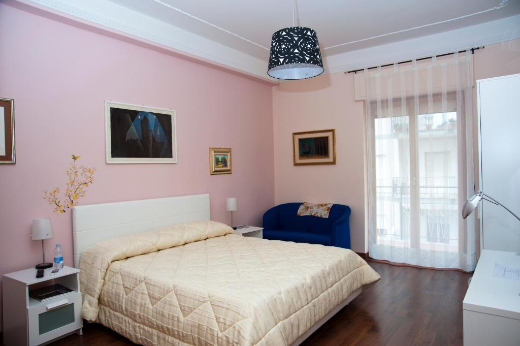 A bed or beds in a room at Alma b&b