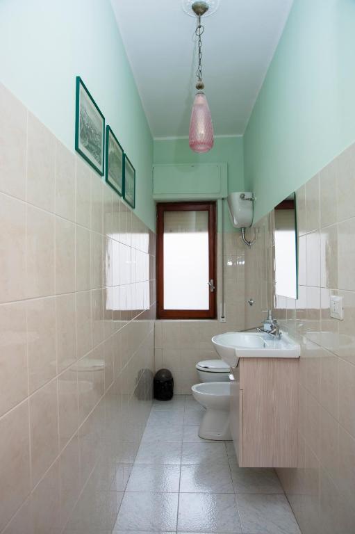 A bathroom at Alma b&b
