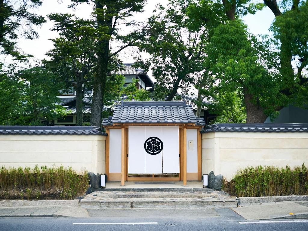 a white garage with a sign on the door at 翠門亭 in Nara