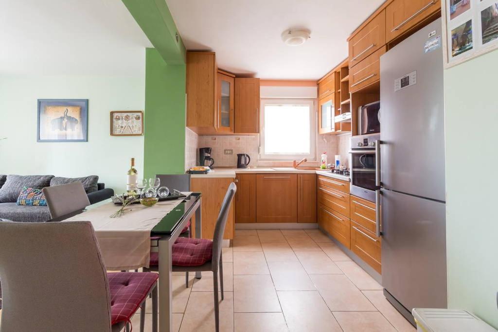 Køkken eller tekøkken på Dina Apartments