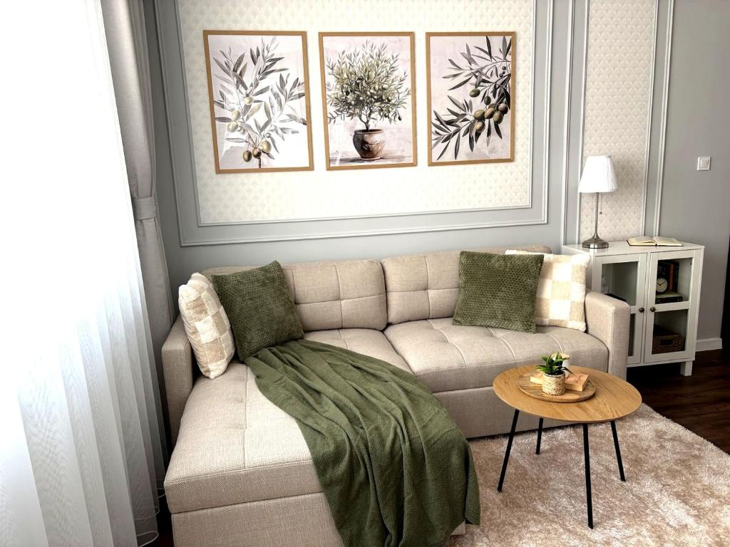 a living room with a couch and a table at Cozy & Elegant Stay in Veliko Tŭrnovo
