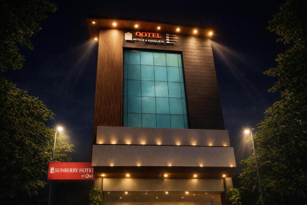 Gallery image of Qotel Express Sandberry Prashant Vihar in New Delhi