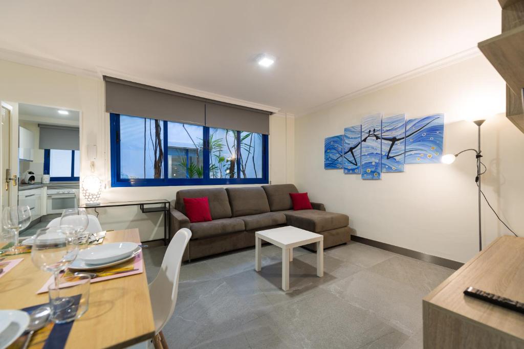 A seating area at Suites Garden Apartamento 15