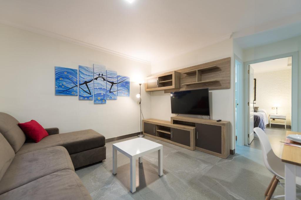 A television and/or entertainment centre at Suites Garden Apartamento 15
