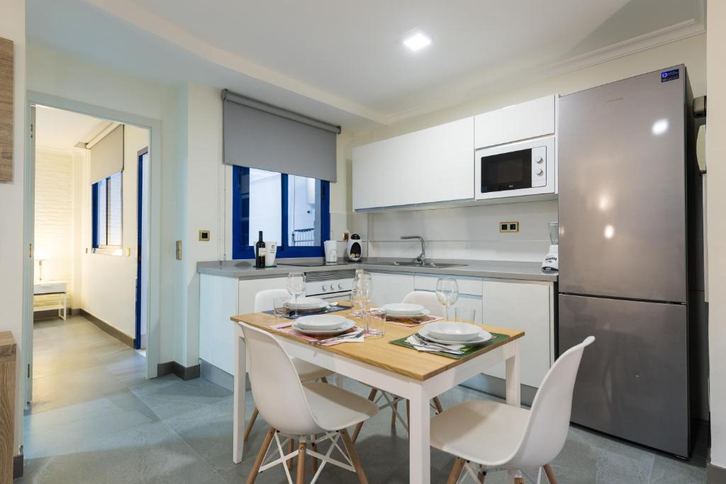 A kitchen or kitchenette at Suites Garden Apartamento 15