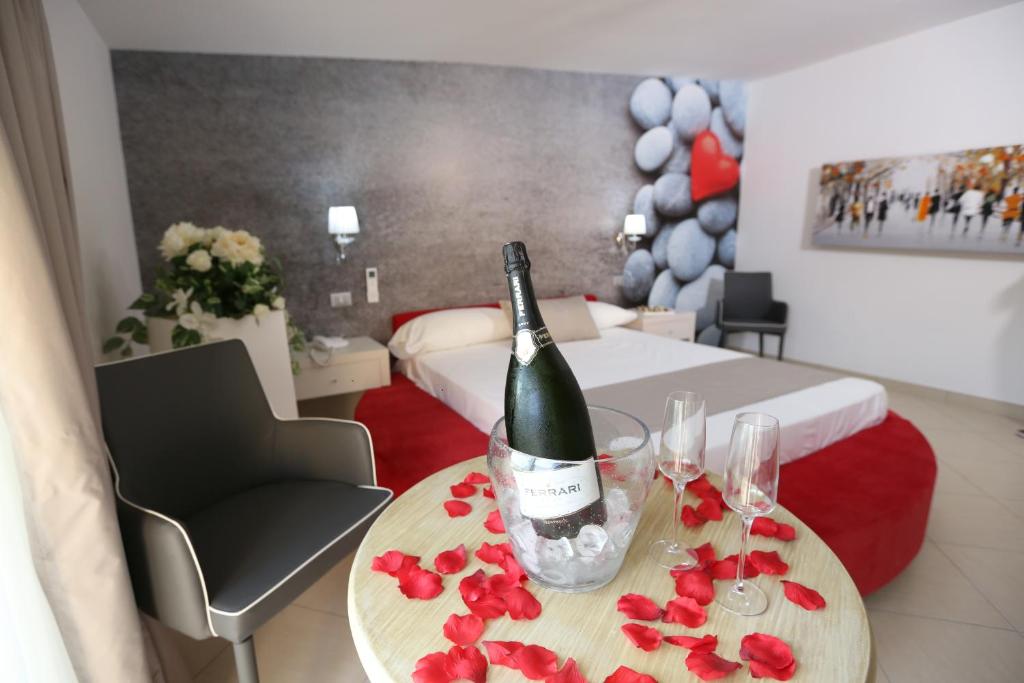 Medea Resort - Luxury Suite With Spa Bath