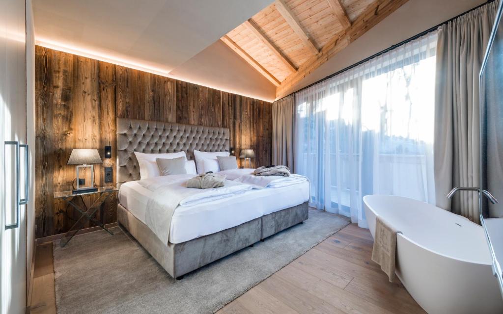 Postel nebo postele na pokoji v ubytování Hotel Montchalet