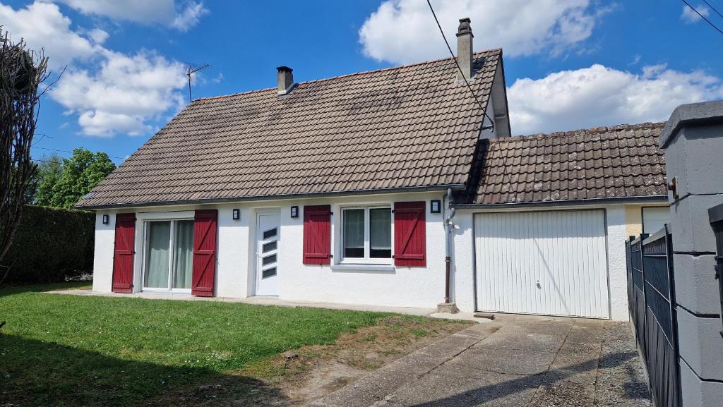 a white and red house with red doors at La désirée in Blangy-sur-Bresle