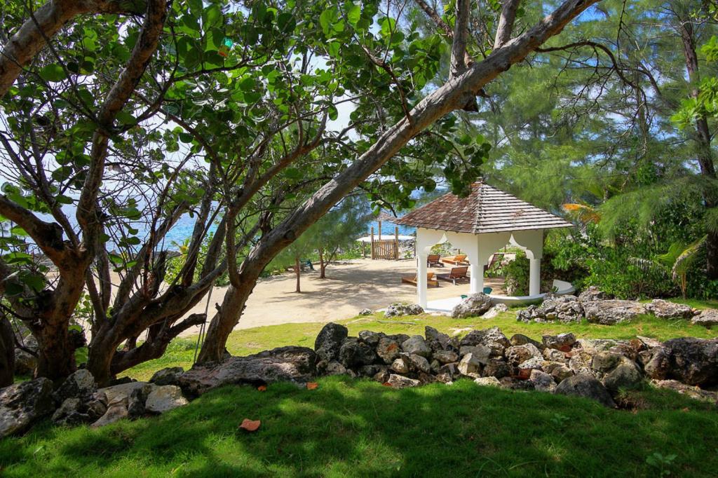 Tingalaya's Retreat Westmoreland photo 2