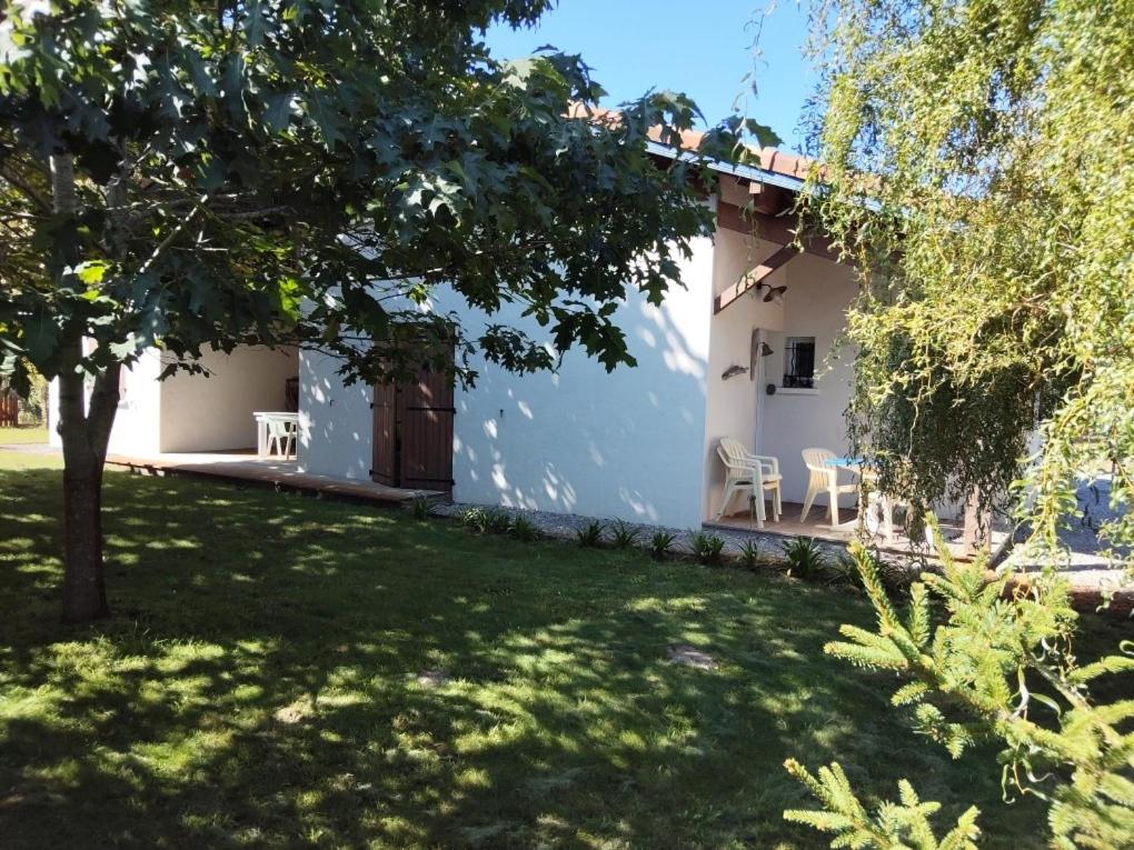 a view of a house with a yard at Maison sous les arbres in Lit-et-Mixe