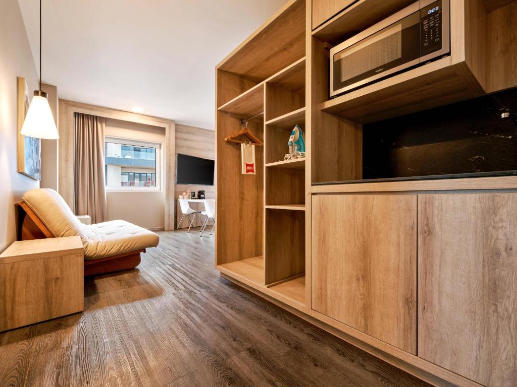 Ibis Torreon - Suite Con Un Letto Matrimoniale E Divano Letto