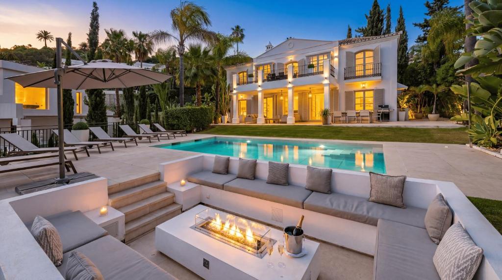 VACATION MARBELLA I Villa White Orchid, Palatial Villa, Private Heated Pool, Prime Golf Valley Location, Minutes from Puerto Banus, Luxury Interiors, Outdoor Fire Pit Lounge