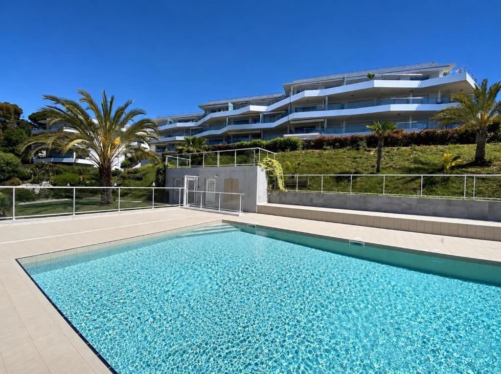 Appartement avec jardin et piscine