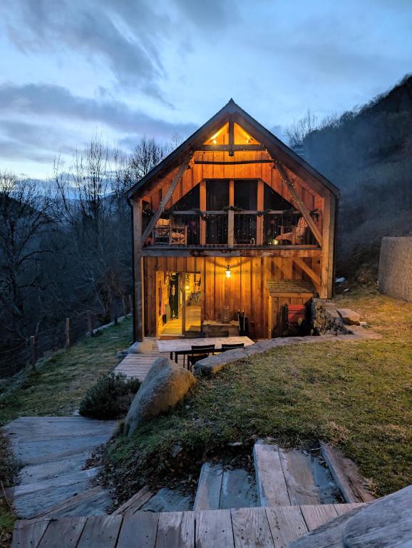 a large wooden house on top of a hill at L'Escale Pyrénéenne in Melles