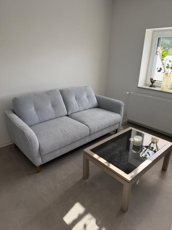 a living room with a couch and a coffee table at Stillvolle Apartment NV in Neukirchen-Vluyn