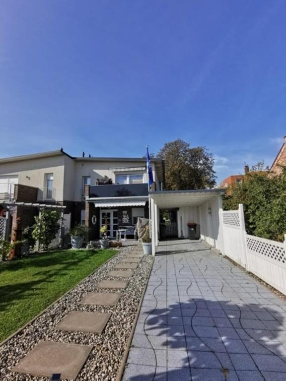a house with a stone walkway in front of a building at Fischers Fritze in Fehmarn