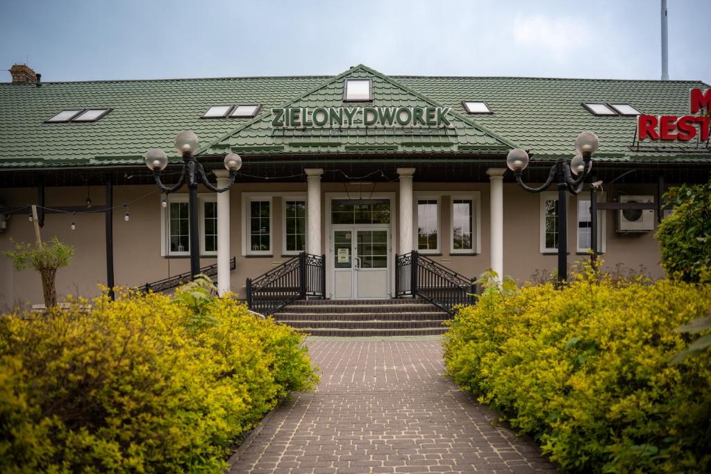 a building with a sign that reads honeymode at Zielony Dworek in Kraśnik