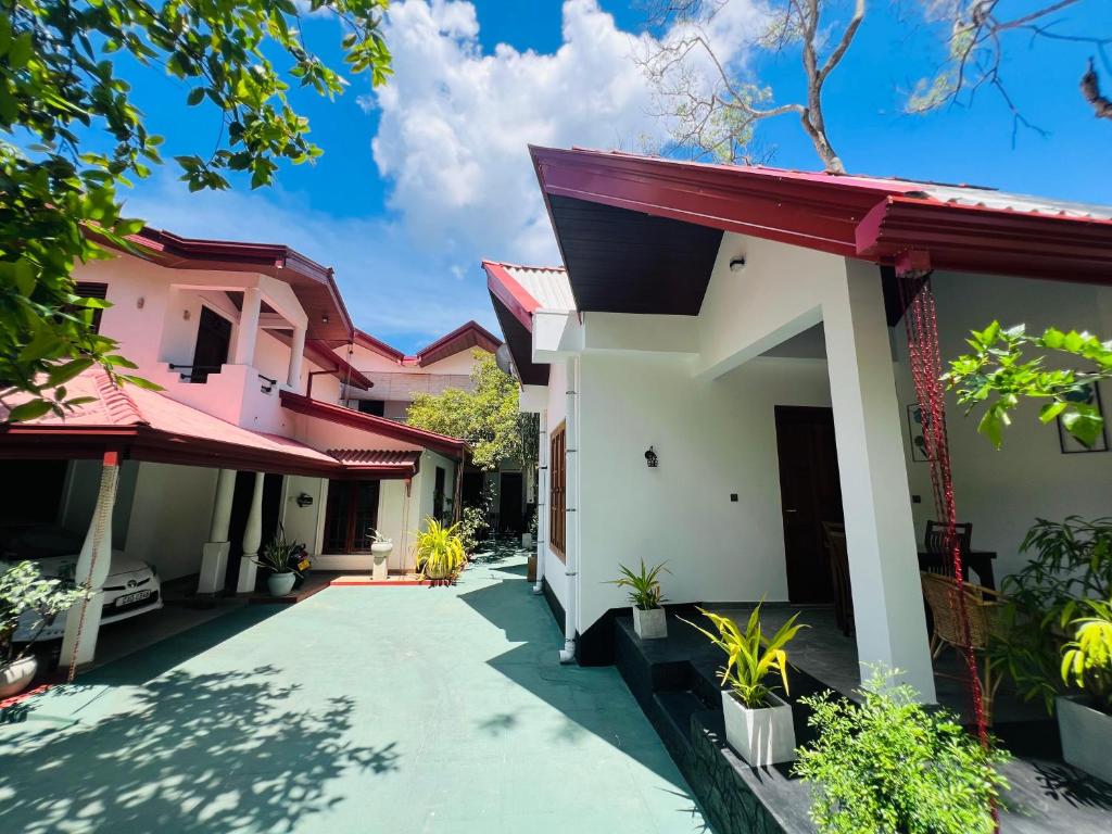 a view of the front of a house at Ceylonima Home Stay in Anuradhapura