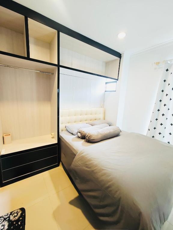 a bedroom with a large bed in a room at Flo's Transit Home in Manado