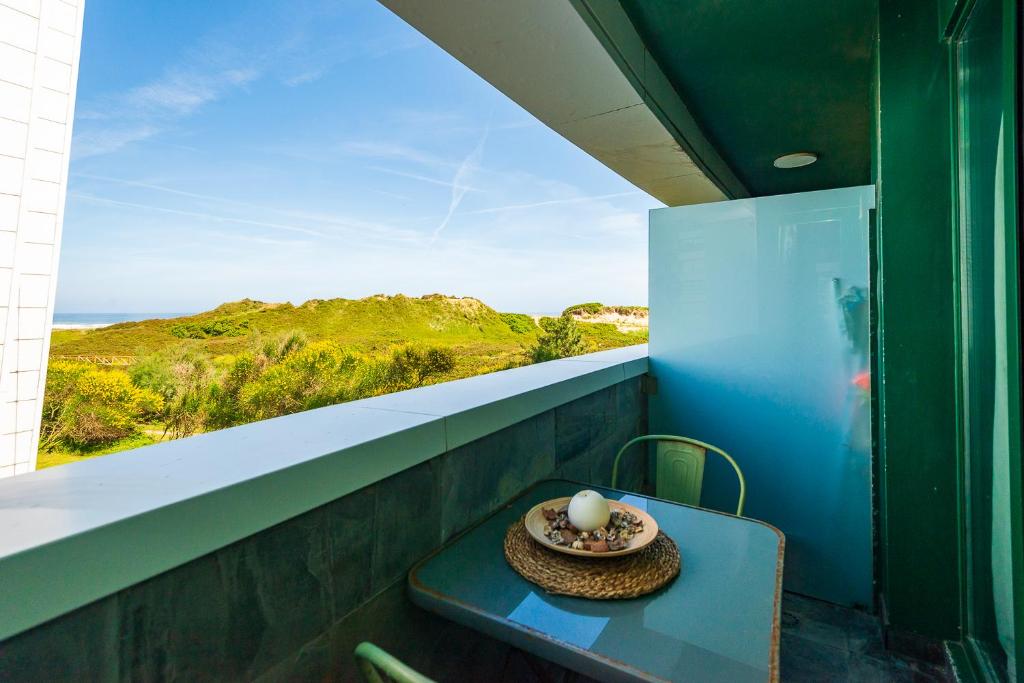 a table with a bowl on it on a balcony at Salinas Surf Paradise in Salinas
