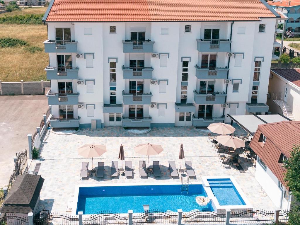 an aerial view of a building with a pool and umbrellas at Lux Ariana in Donji Štoj