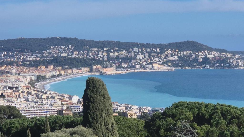Wonderful View - 2BR Nice Fabron - Parking