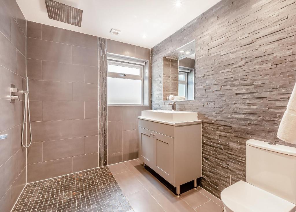 a bathroom with a toilet and a sink and a shower at Windmill Retreat in Glastonbury