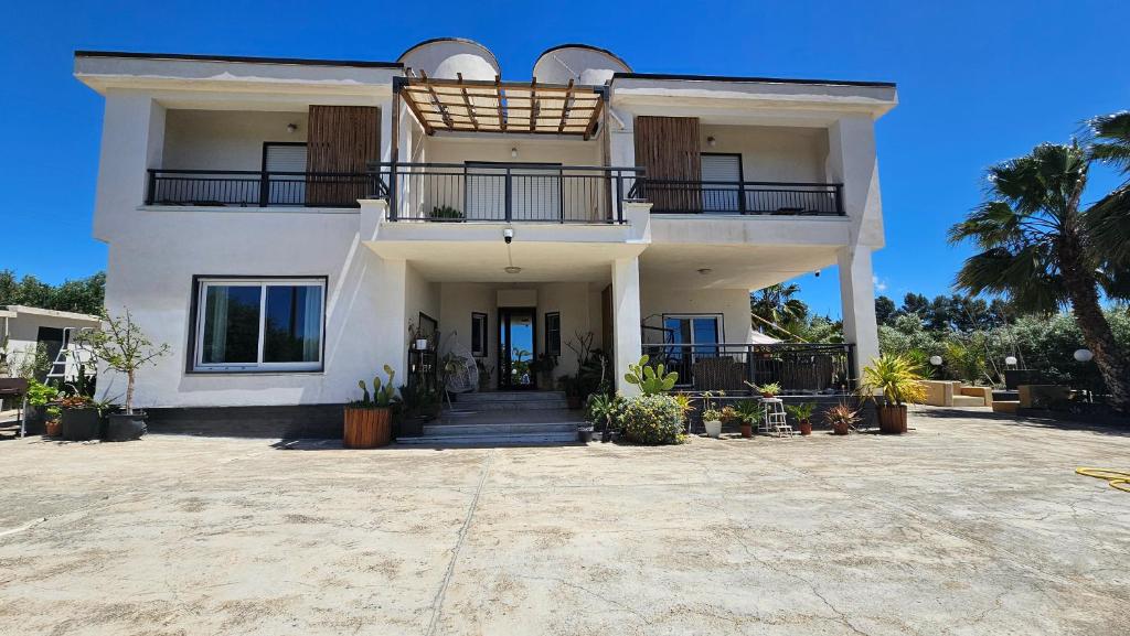 a large white house with a large driveway at MarEden Sicily Room , Relax e Bonsai in Favara