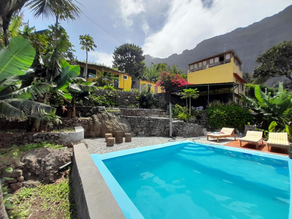 a swimming pool in front of a house at Casa Das Ilhas in Paul