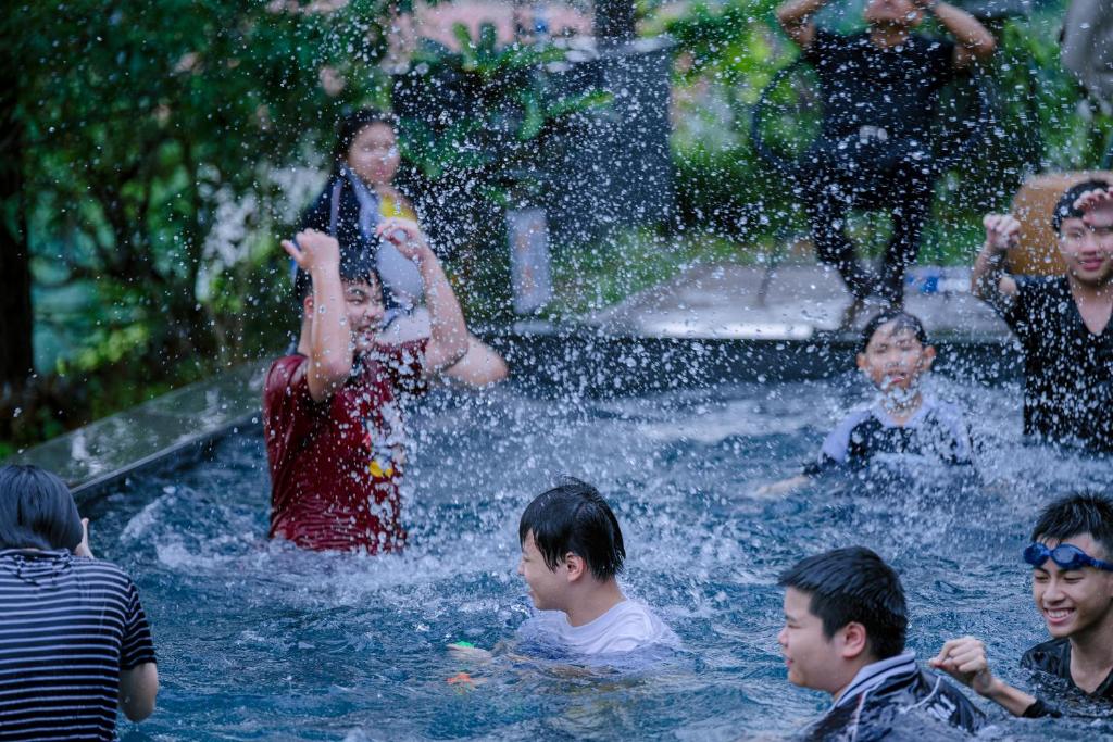 a group of people playing in a water park at Pine Hill Villa 3 Vì in Ba Vì