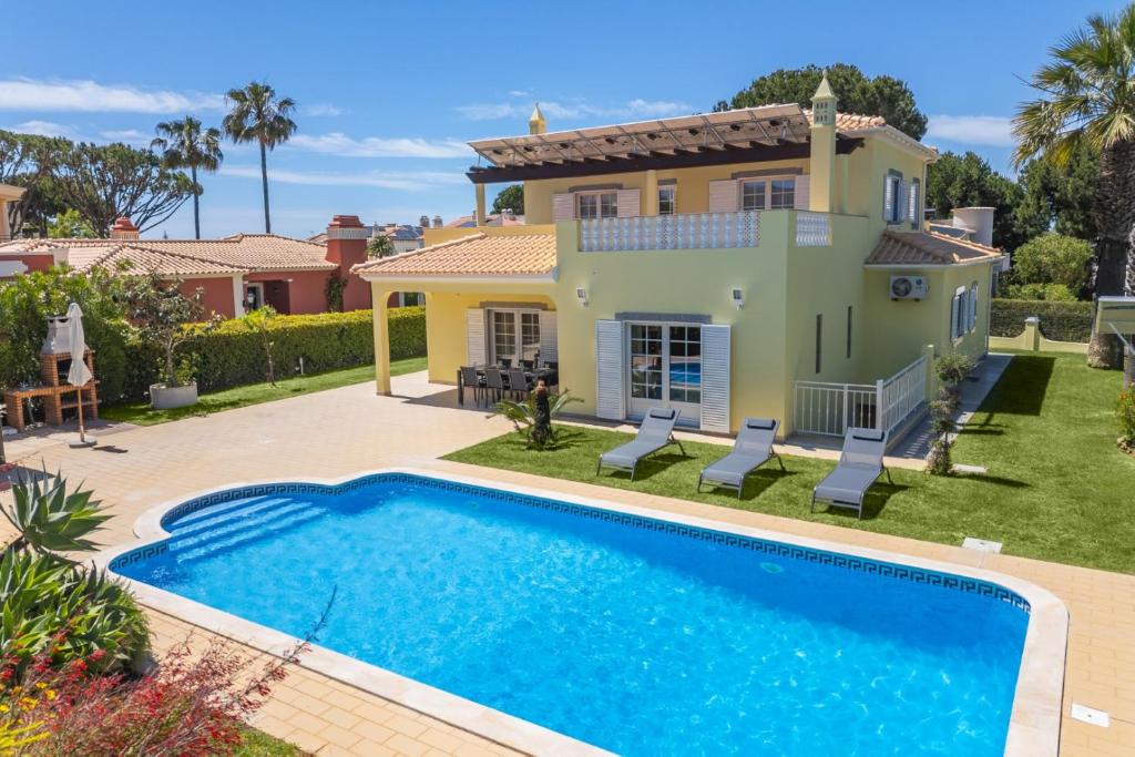 Vilamoura Private Pool Villa for 8 Guests