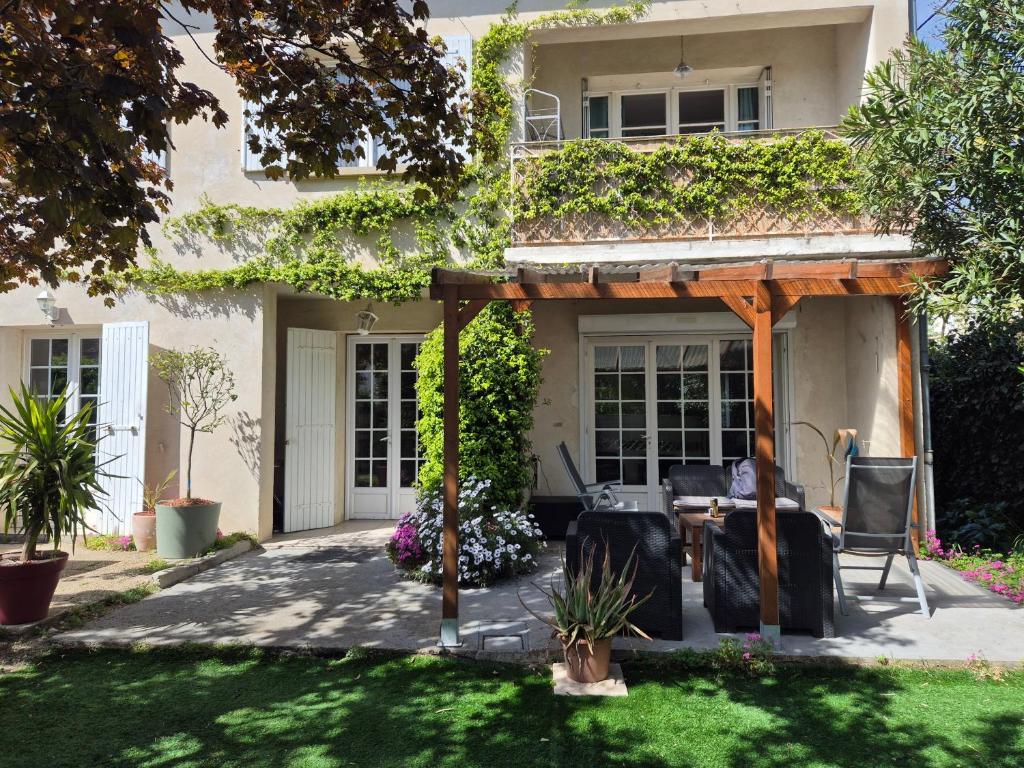 Grande maison avec 5 chambres et jardin