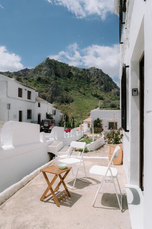 a balcony with chairs and a view of a mountain at Casita Capricho in Zuheros