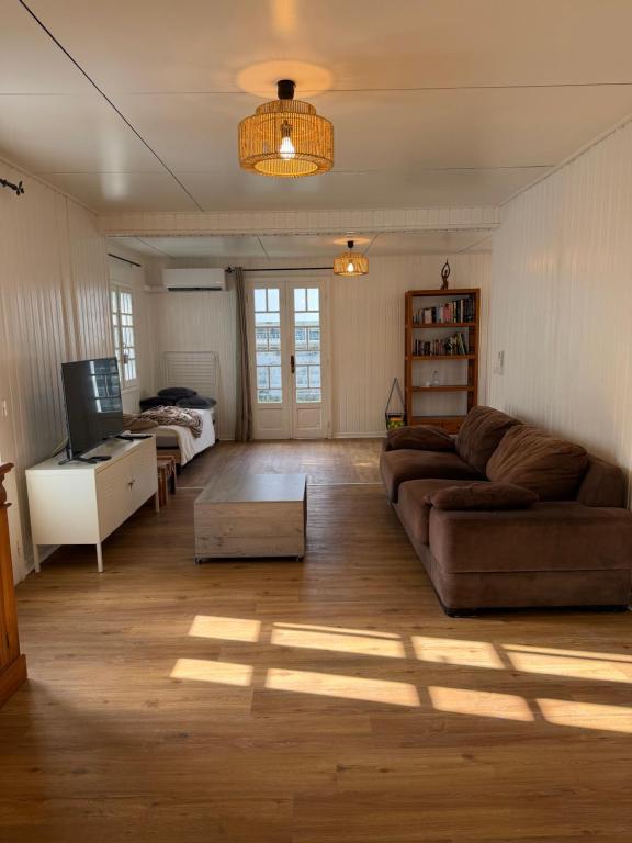 a living room with a couch and a bed at Maison de Charme tout confort in Saint-André