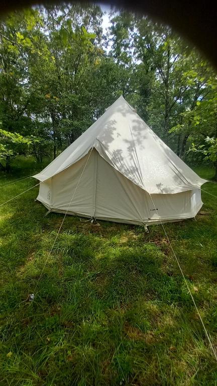 a white tent in the grass in a field at La mesange in Vaylats