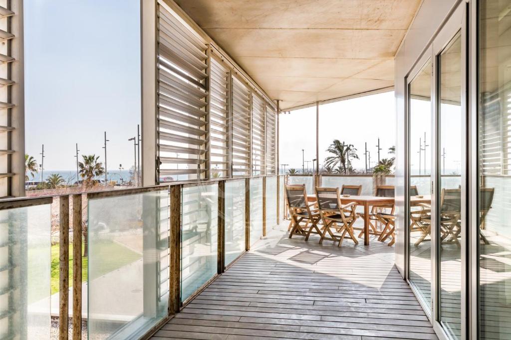 Beachfront with terrace for 8