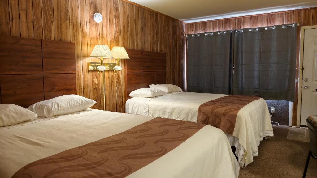 Liberty Inn Scottsboro Near Lake Guntersville - 2 Queen Beds Non-Smoking
