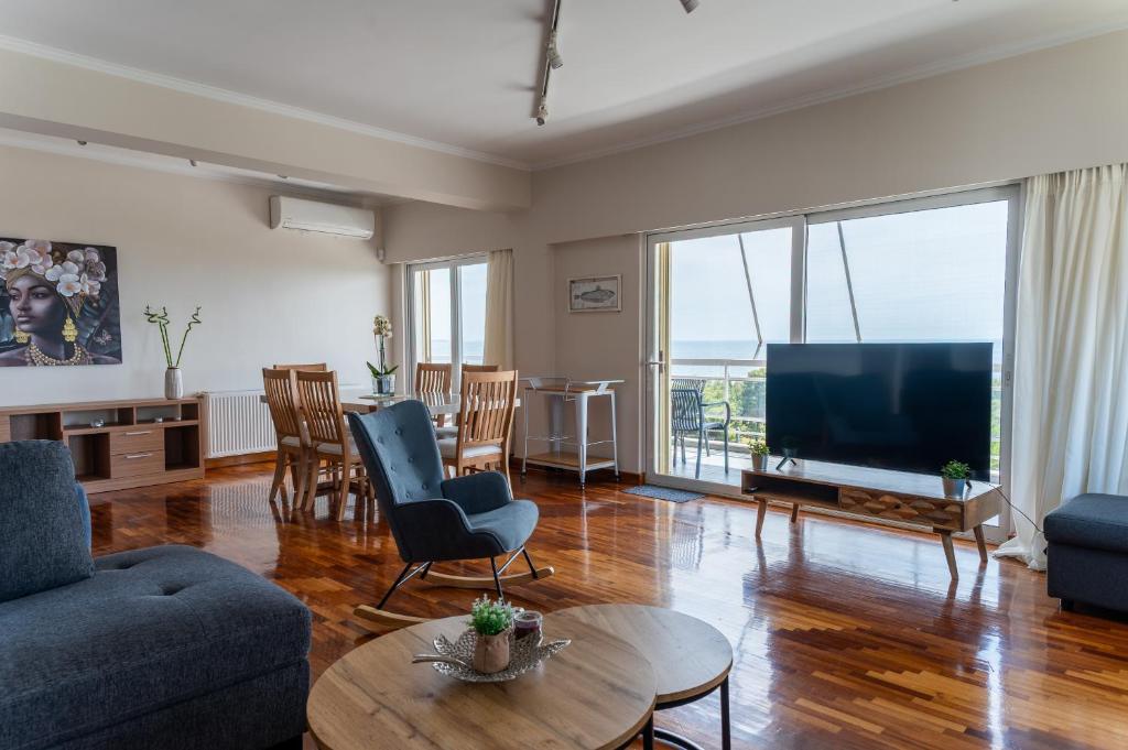 Spacious Sea View Apartment In Athens Riviera
