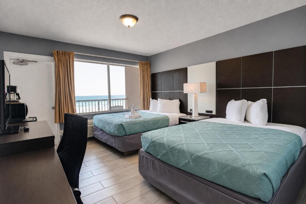Beach House Inn with POOL & Hot Tub photo