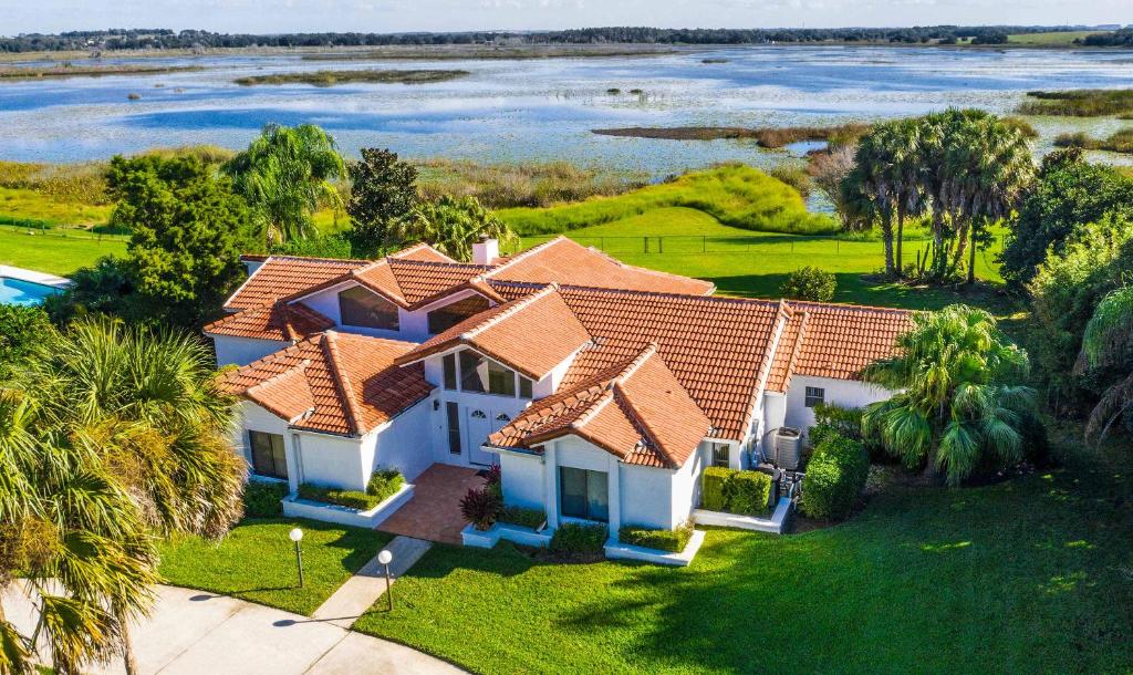 an aerial view of a house with a lake at SWISS 06 - Lake Sumner in Clermont