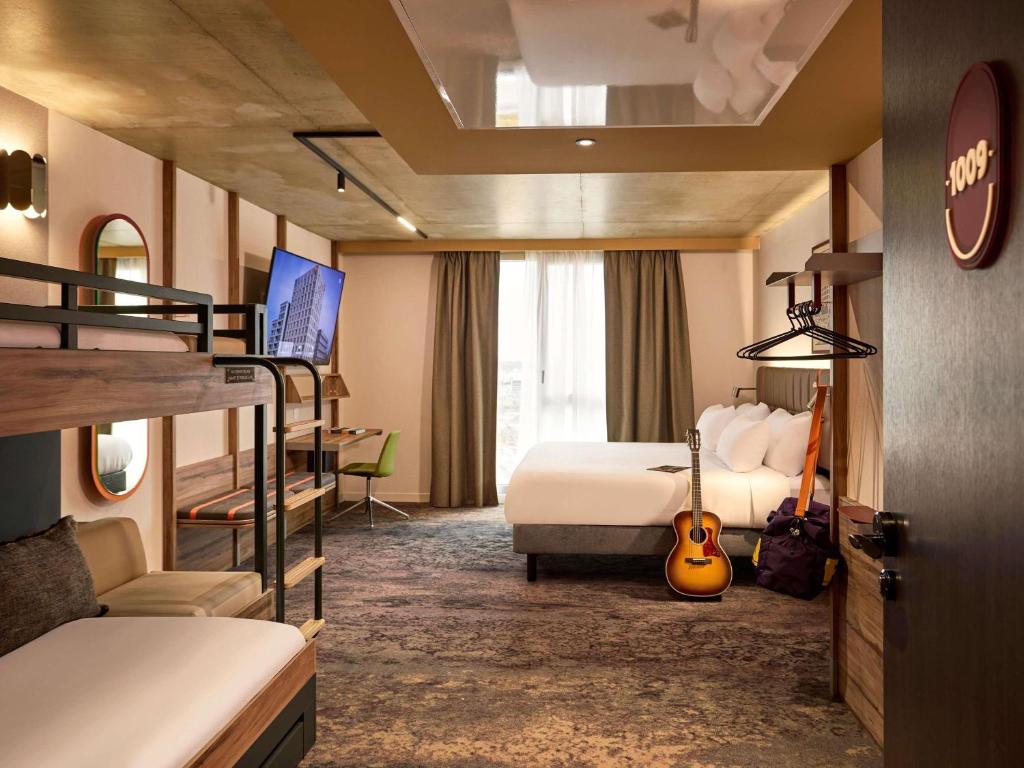 You Hotel Amiens - Handwritten Collection - Deluxe Double Room With One Bunk Bed