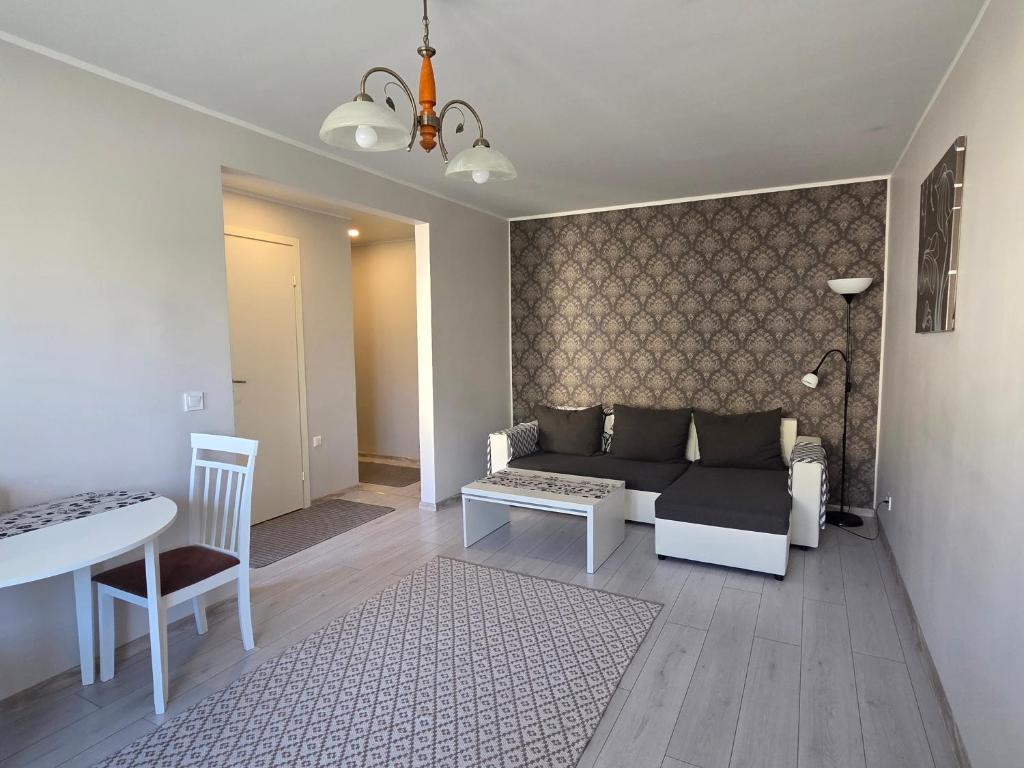 a living room with a couch and a table at Apartment Südalinnas in Haapsalu