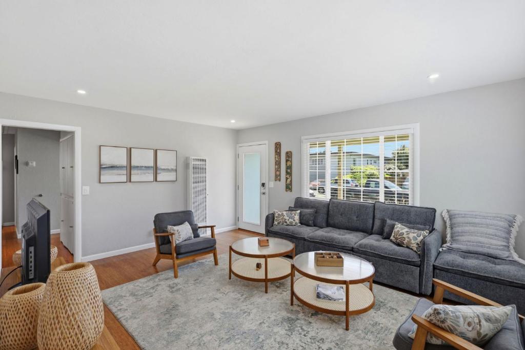 a living room with a couch and a tv at The Eastman House in Santa Cruz