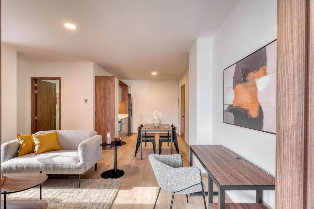 a living room with a couch and a table at Nido x Downtown MTY in Monterrey