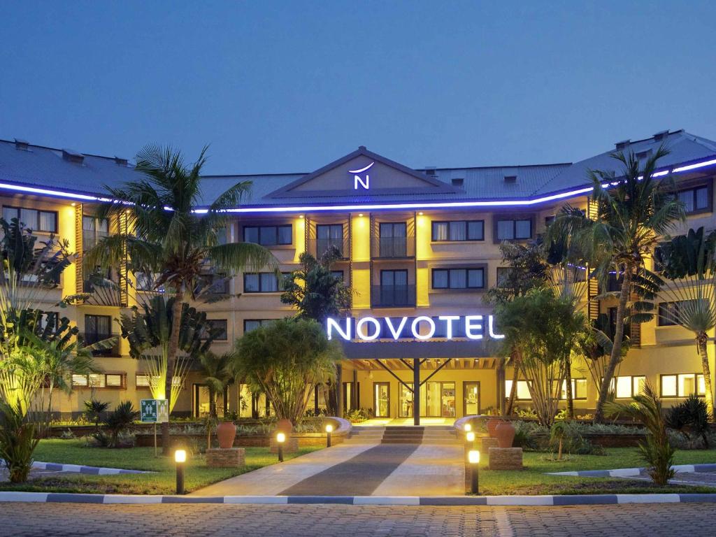 a hotel with a sign that reads novo hotel at Novotel Cotonou Orisha in Cotonou